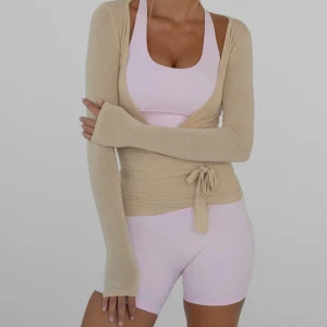 söker -  intresserad av neaty bras, shorts och flared leggings 😇😇 kontakta mig om du vill sälja! storlek xs/s, färgerna pink, beige och blue