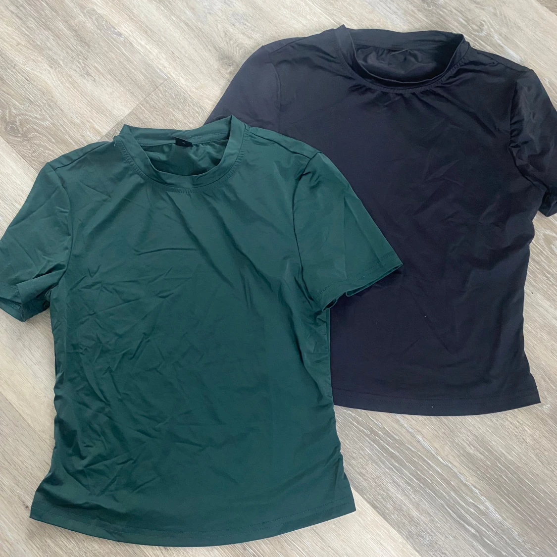 Två basic tränings t-shirts 