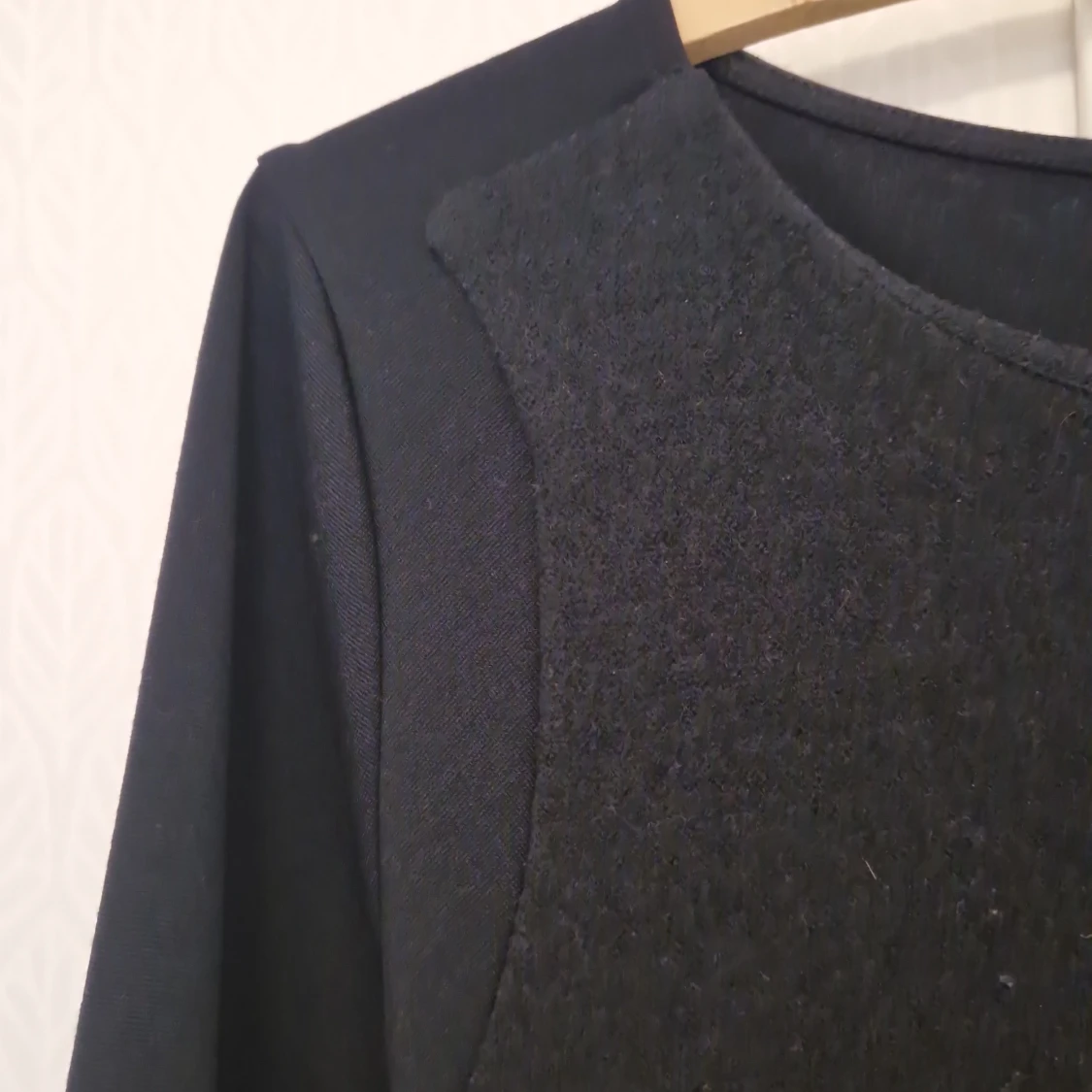 Mörkblå långärmad klänning från COS - 3