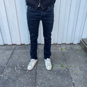 Nudie jeans  - Nudie jeans - Modell: Grim Tim - Storlek: W30/L32 - skick: 9/10 - Nypris runt 2000kr