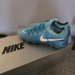 Nike Phantom GX II Elite AG-Pro fotbollsskor blå - Nike Phantom GX II Elite AG-Pro med originalkartong. Stl 40 Inköpt januari -25 för 2500kr