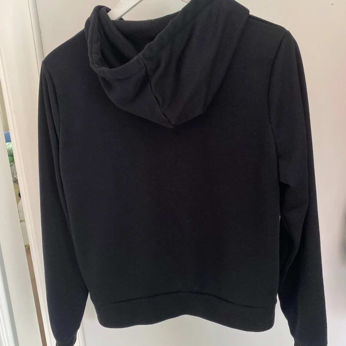 Svart hoodie  - 1