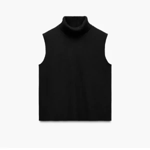 Svart polo topp - Säljer nu denna trendiga ärmlösa polo tröjan då den är för stor💓
