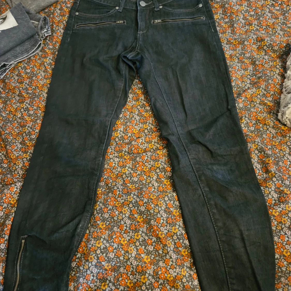 Svarta jeans med dragkedjor - 3