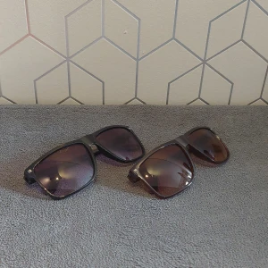 Solglasögon  - Två par stilrena solglasögon ||  2 st för 199, fast pris || helt nya
