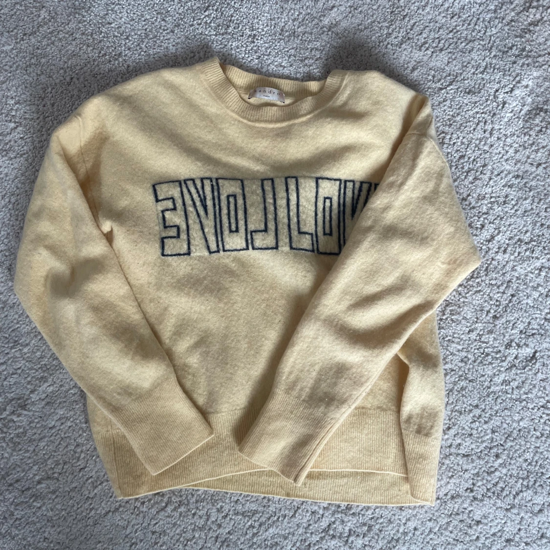 Gul stickad tröja 🌼 - 1