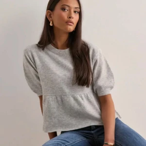 Nelly tröja  - Jättefin tröja från Nelly som endast har användts 1 gång storlek xs 💞