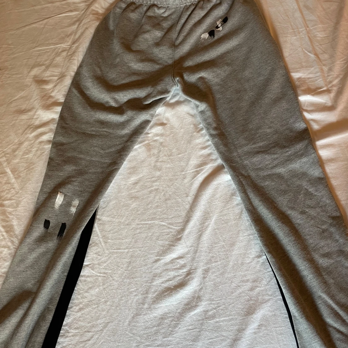 Grå mjukisbyxor från Gallery Dept. - 1