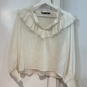 Zara blus  - Snygg blus från Zara i storlek S