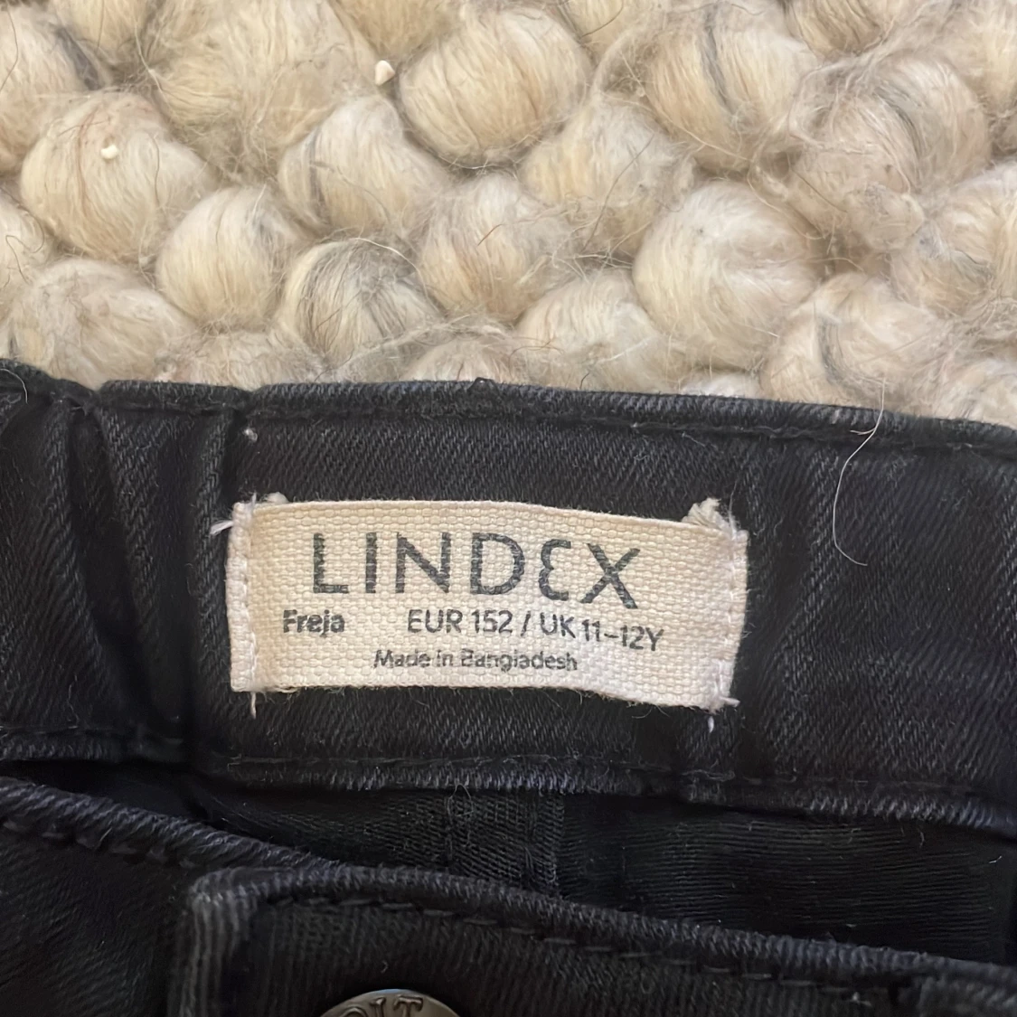 Svarta bootcut byxor från Lindex - 2