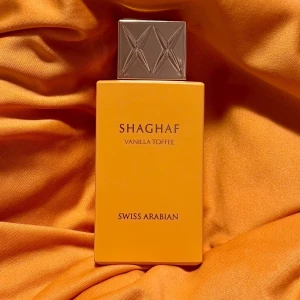 Shaghaf Vanilla Toffee från Swiss Arabian - Upptäck Shaghaf Vanilla Toffee, en lyxig parfym från Swiss Arabian.  Doften är en förförisk blandning av vanilj och toffee, perfekt för den som älskar söta och varma toner. 75 ml, enbart testad, kommer i originalkartongen. 