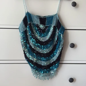 Blå paljettprydd linnetopp - Perfect for summer 