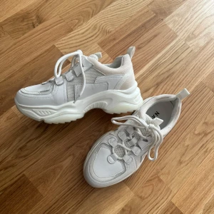 Chunky sneakers - Använda ca 1-2 gånger. Nypris 499 kr.