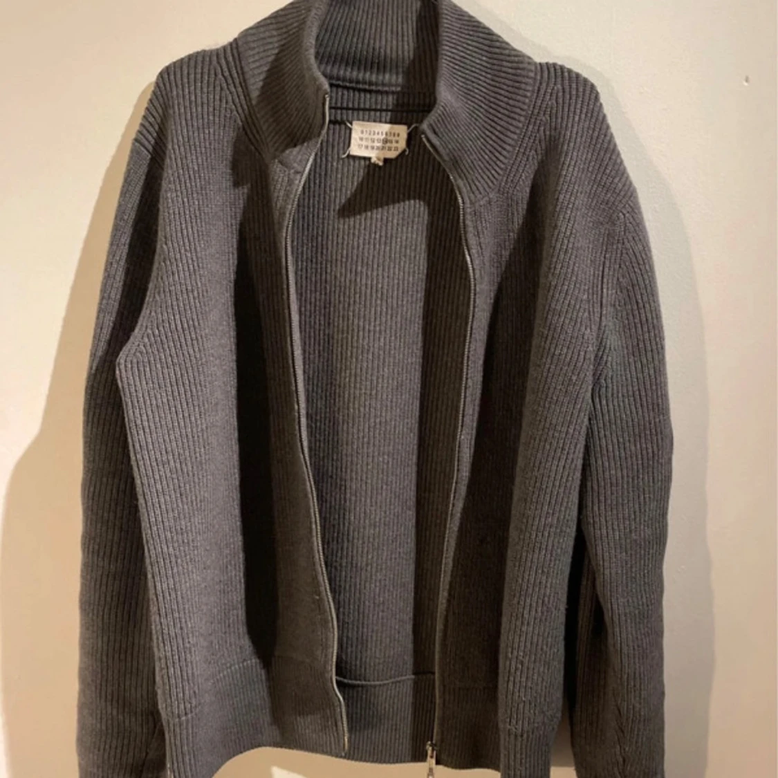 Grå stickad kofta från Maison Margiela - 2