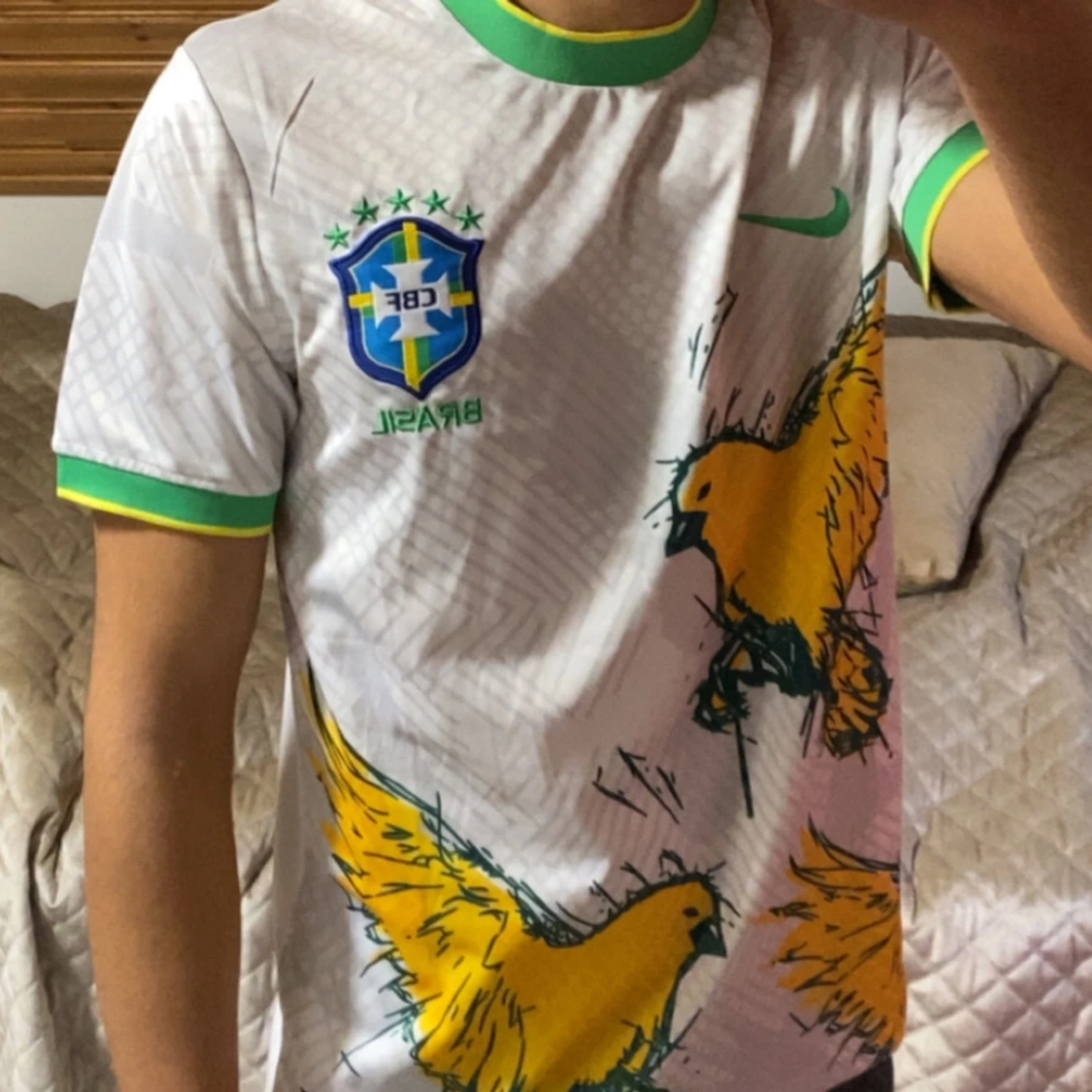 Vit Brasilien fotbollströja med gula fåglar - 1