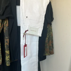 Vita jeans Tramarossa - Riktiga snygga helt nya Trammorossa jeans, Ny pris ca 4000, strlk 30. 