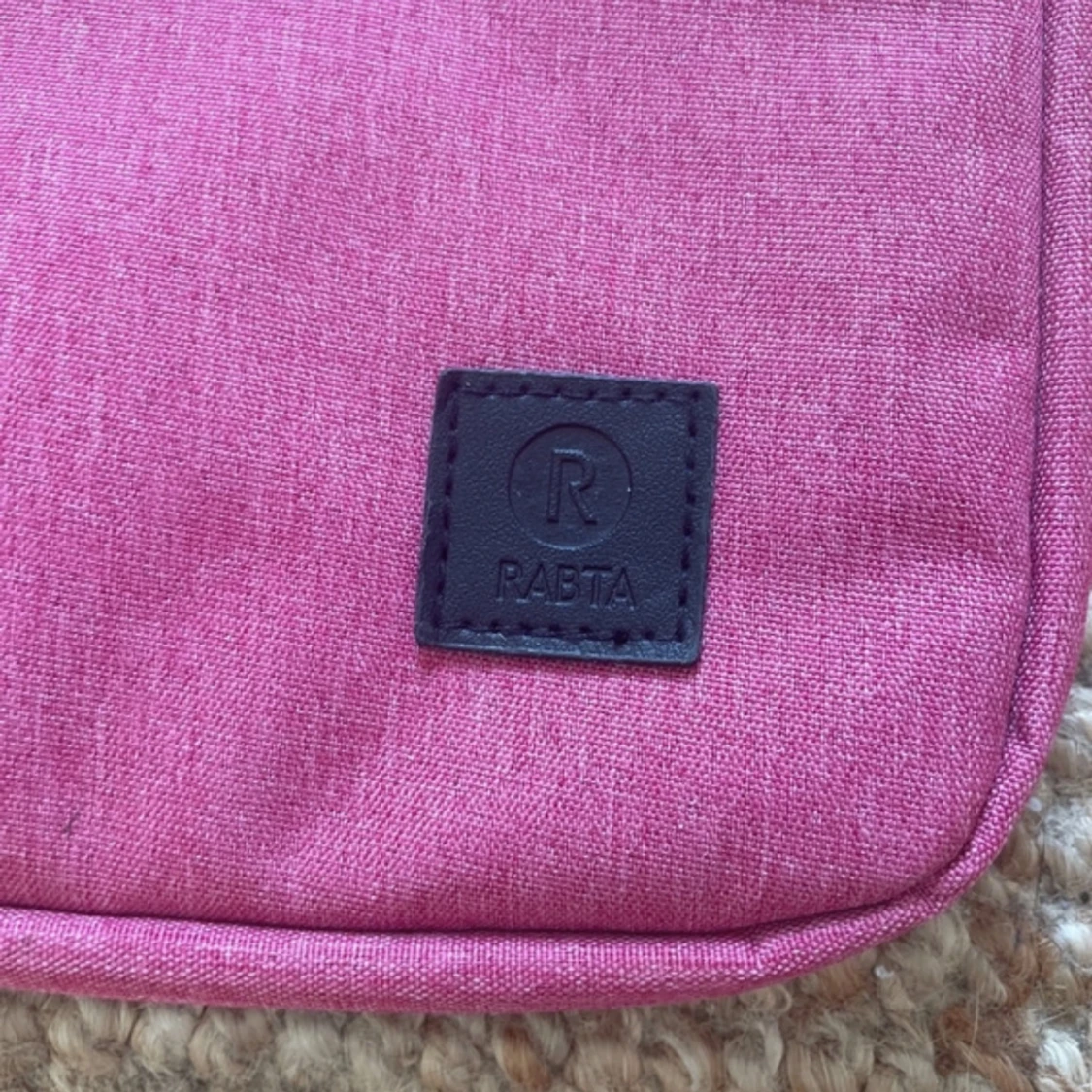 Rosa datorväska från Rabta - 1