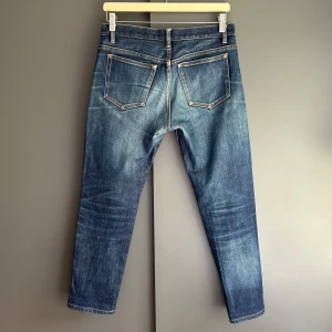 A.P.C Selvedge Jeans - Mycket fint skick, inga defekter och inga slitningar i skrevet. Storlek W30, mått finns på sista bilderna. Nypris ca 3000kr. Skriv för mer information🤝