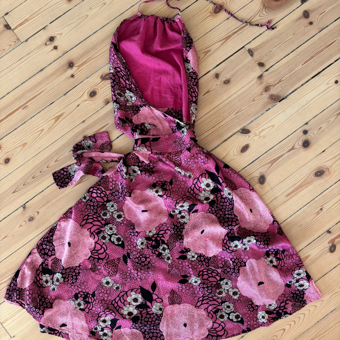 Blommig rosa silkesklänning Twist & Tango - 2