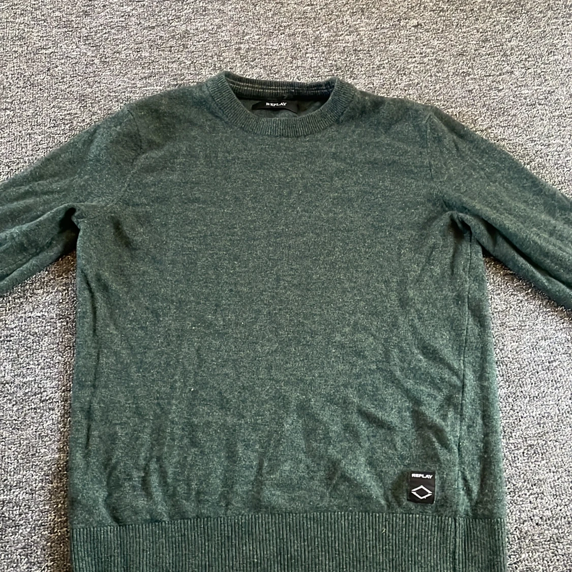 Mörkgrön stickad tröja från Replay
