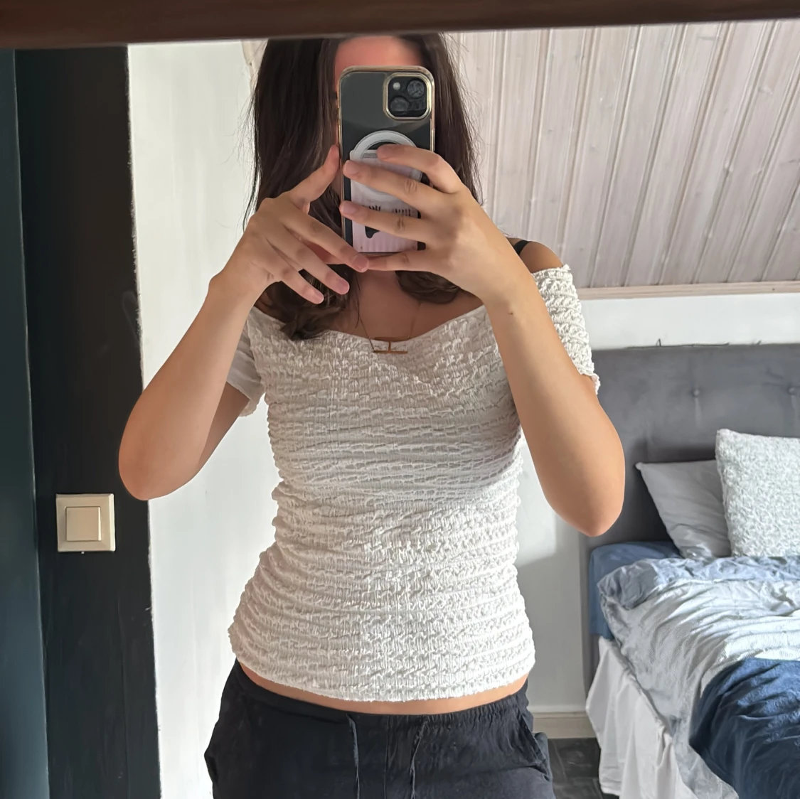 Vit offshoulder smockad topp