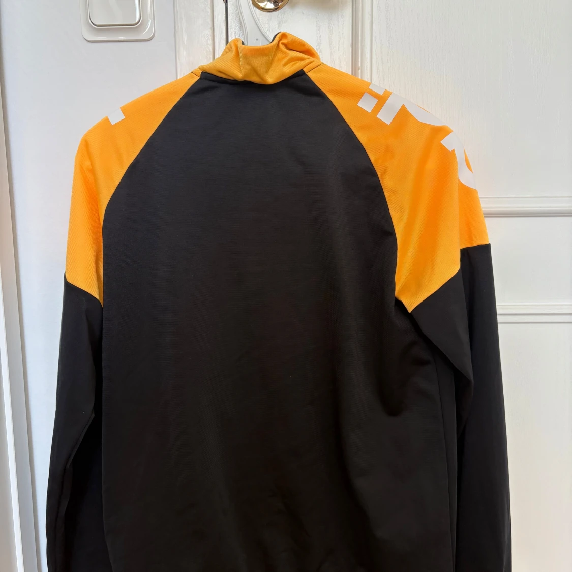 Svart och gul Adidas gympakofta - 2