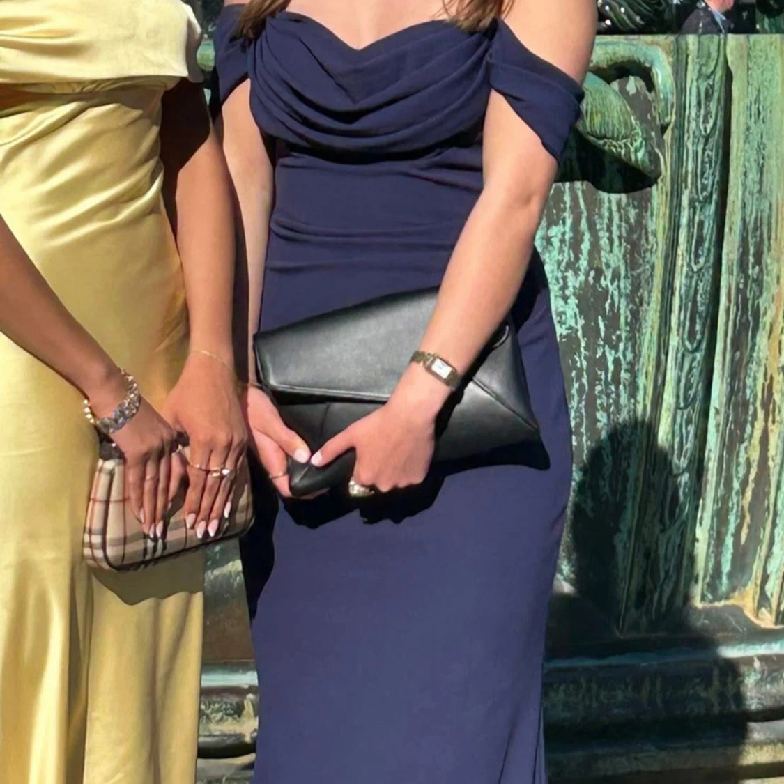 Marinblå långklänning offshoulder