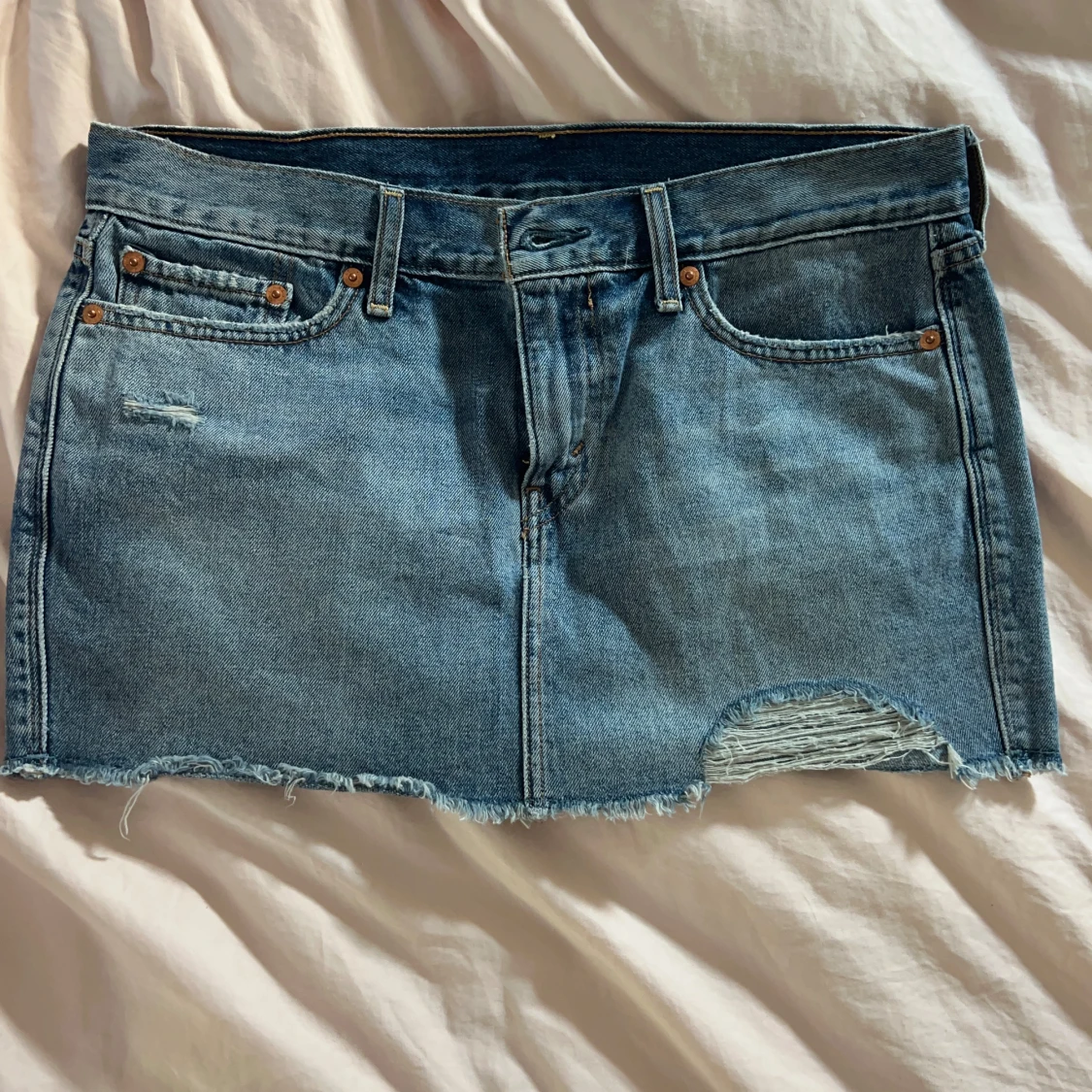 Levi's jeanskjol med rå kant, strl 28 - 1