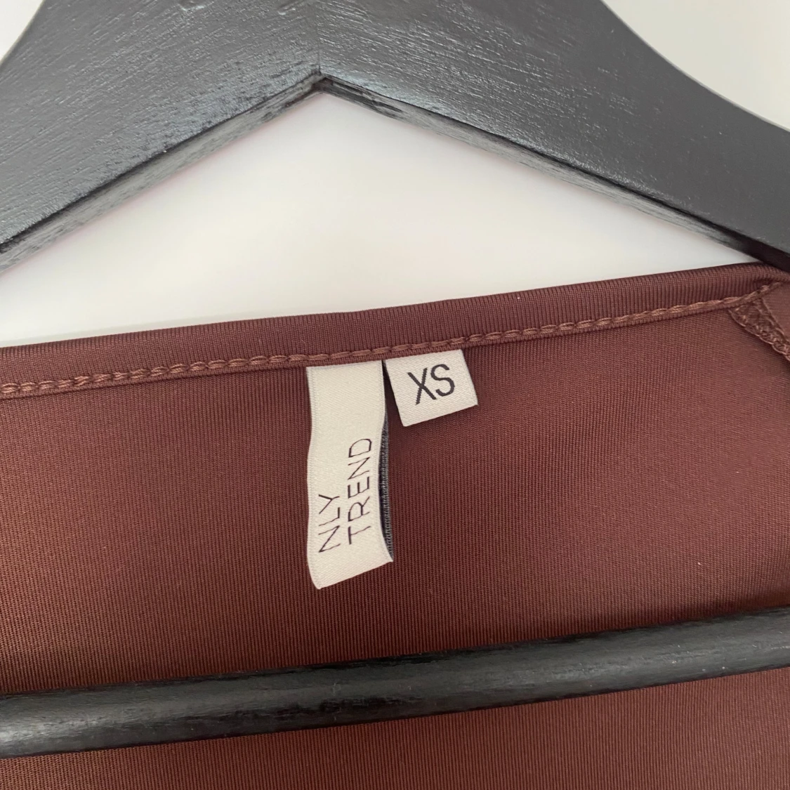 Brun långärmad långklänning NLY Trend - 2