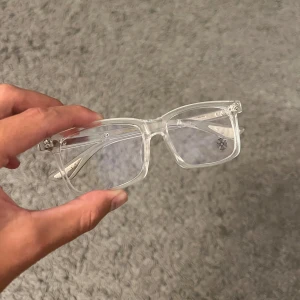CHROME HEARTS GLASÖGON  - hej säljer dessa glasögon, dem är i riktigt bra kvalité med blåsljus glas! Hör av dig vid fler frågor 