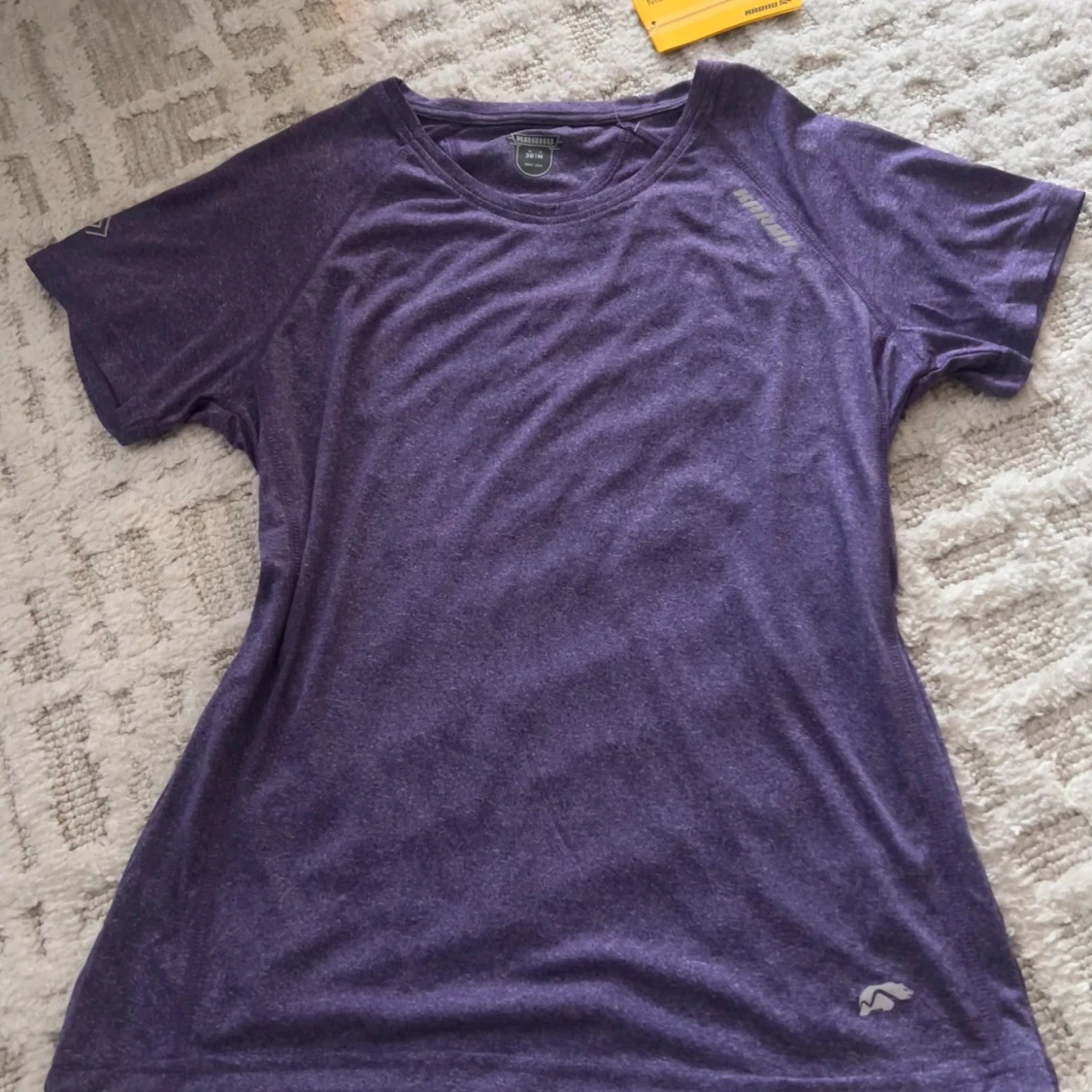 Lila tränings-tshirt  - 1