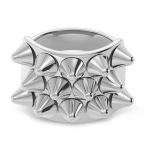 Peak Ring Steel  - Säljer min silverring med nitar från Edblad, då den inte längre kommer till användning!🥰🥰 Storlek: XS/16,0 mm. Nypris: 399kr