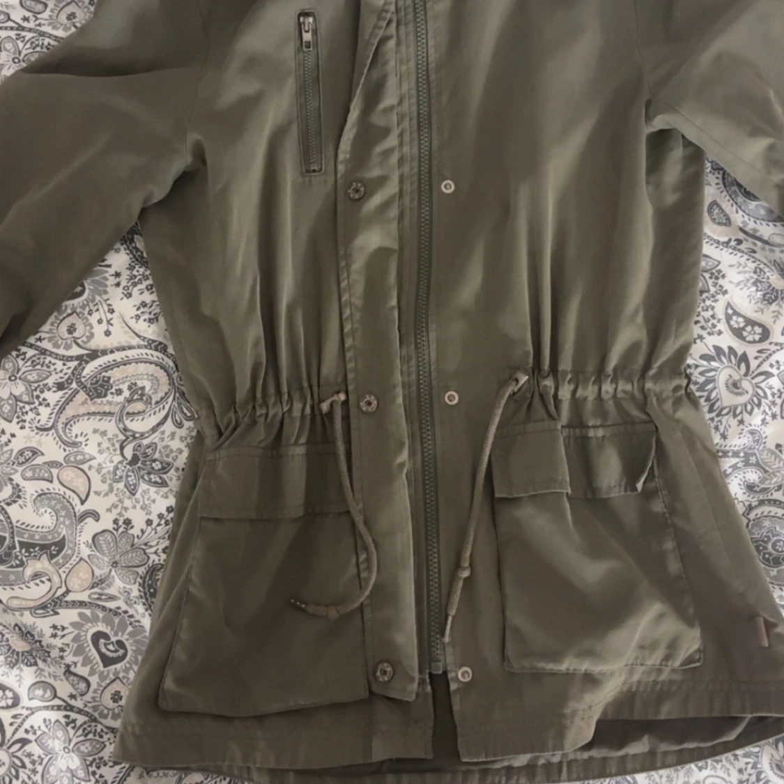 Olivgrön parkajacka från ONLY - 3