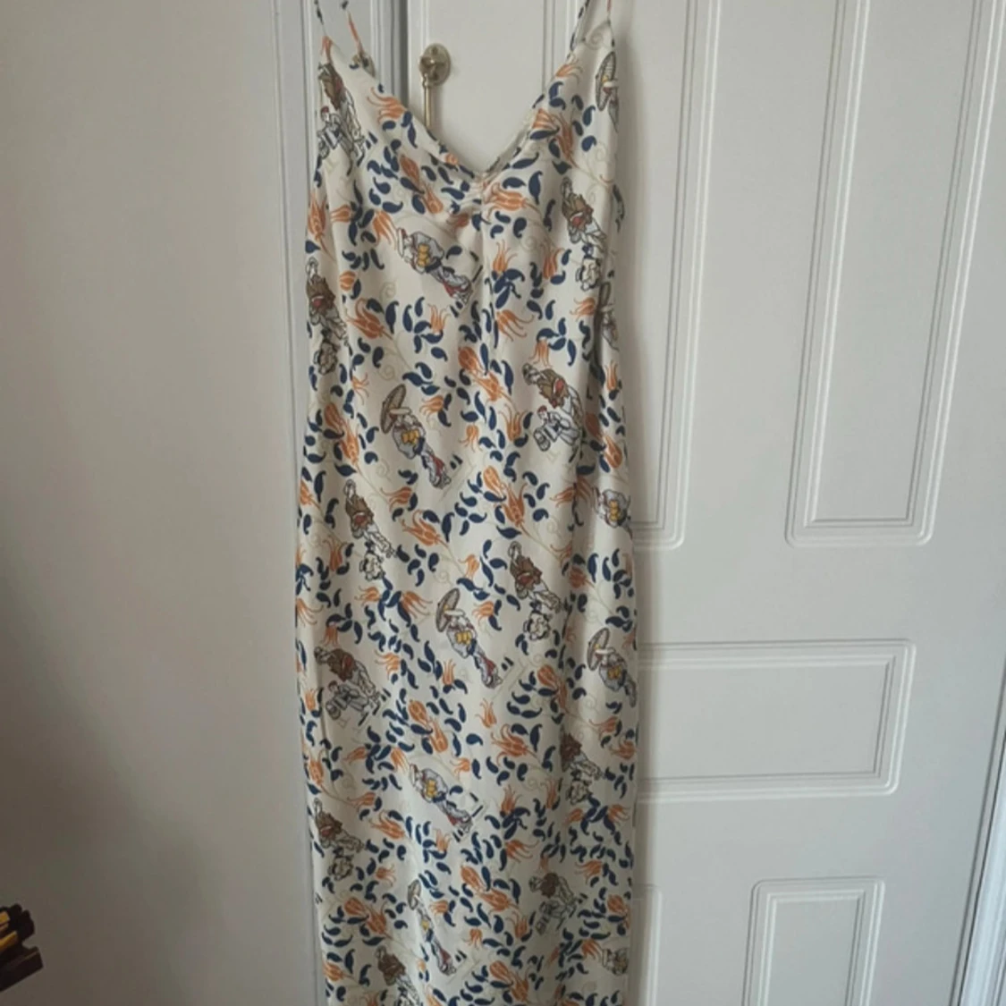 Långklänning med asiatiskt mönster