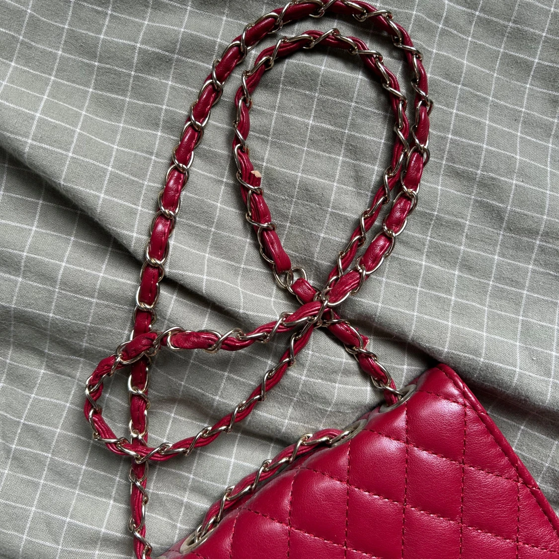 Röd quiltad axelväska med kedja - 3