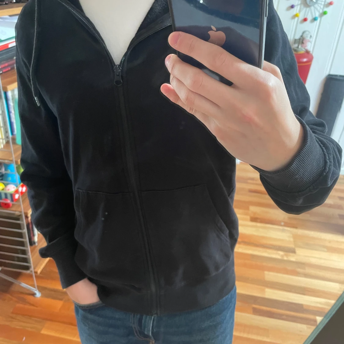 Svart hoodie med dragkedja - 1