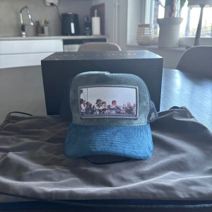 Maggiore keps - Keps från maggiore som är limited edition. Modellen heter C1 och den är använd typ 2 gånger. Kommer även med en box och en påse för kepsen! Pris kan diskuteras!