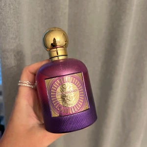 Juicy Mélange parfym lila/guld - Juicy Mélange  god men har för många 🍸🍹🏖️🍓🍑