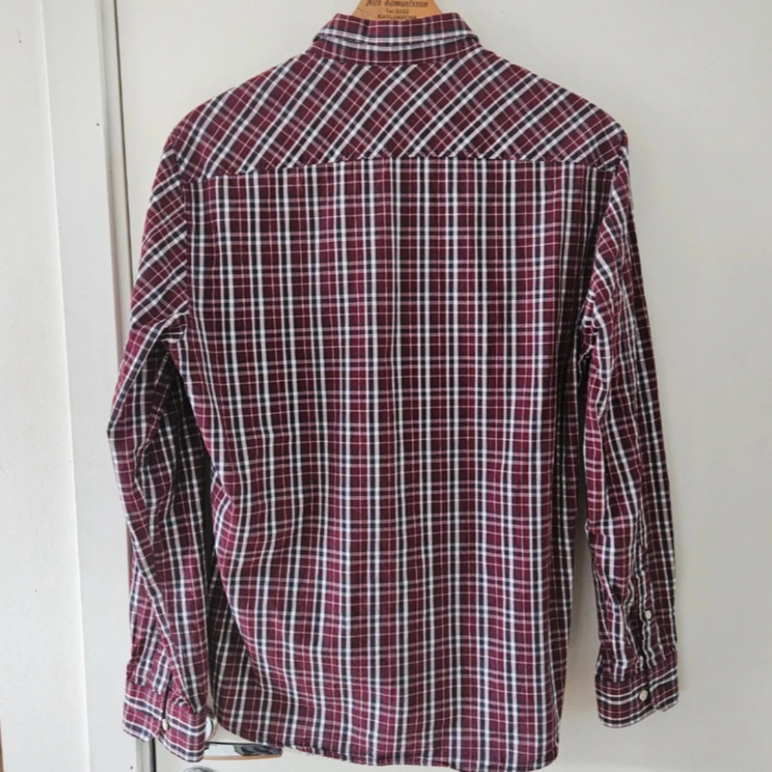 Rutig vinröd skjorta från Dobber - 2