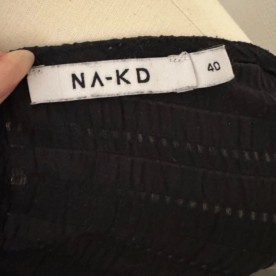 Svart NA-KD långklänning med struktur - 4