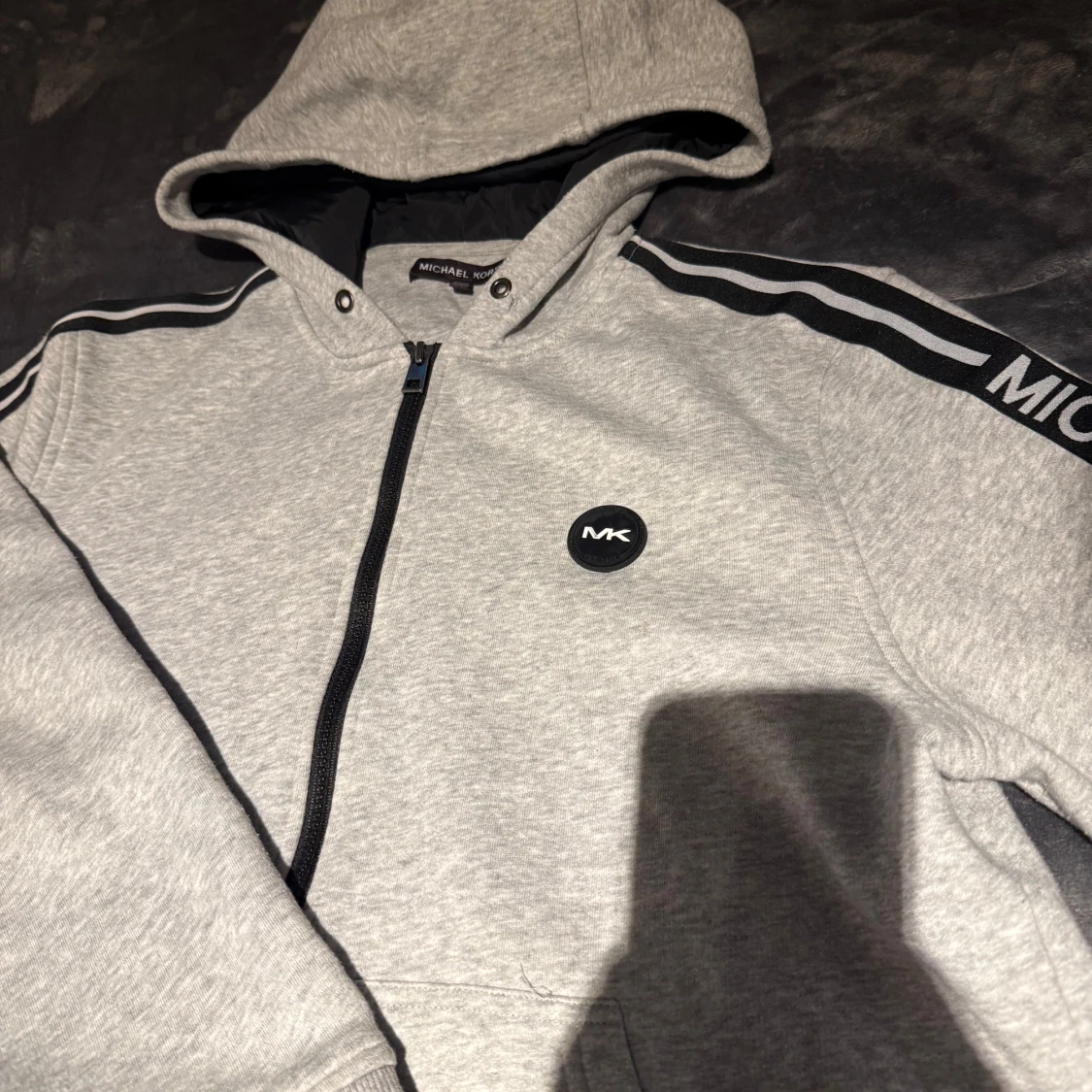 Grå hoodie från Michael Kors - 2