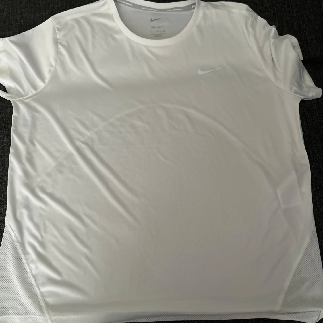 Vit Nike Dri-Fit t-shirt