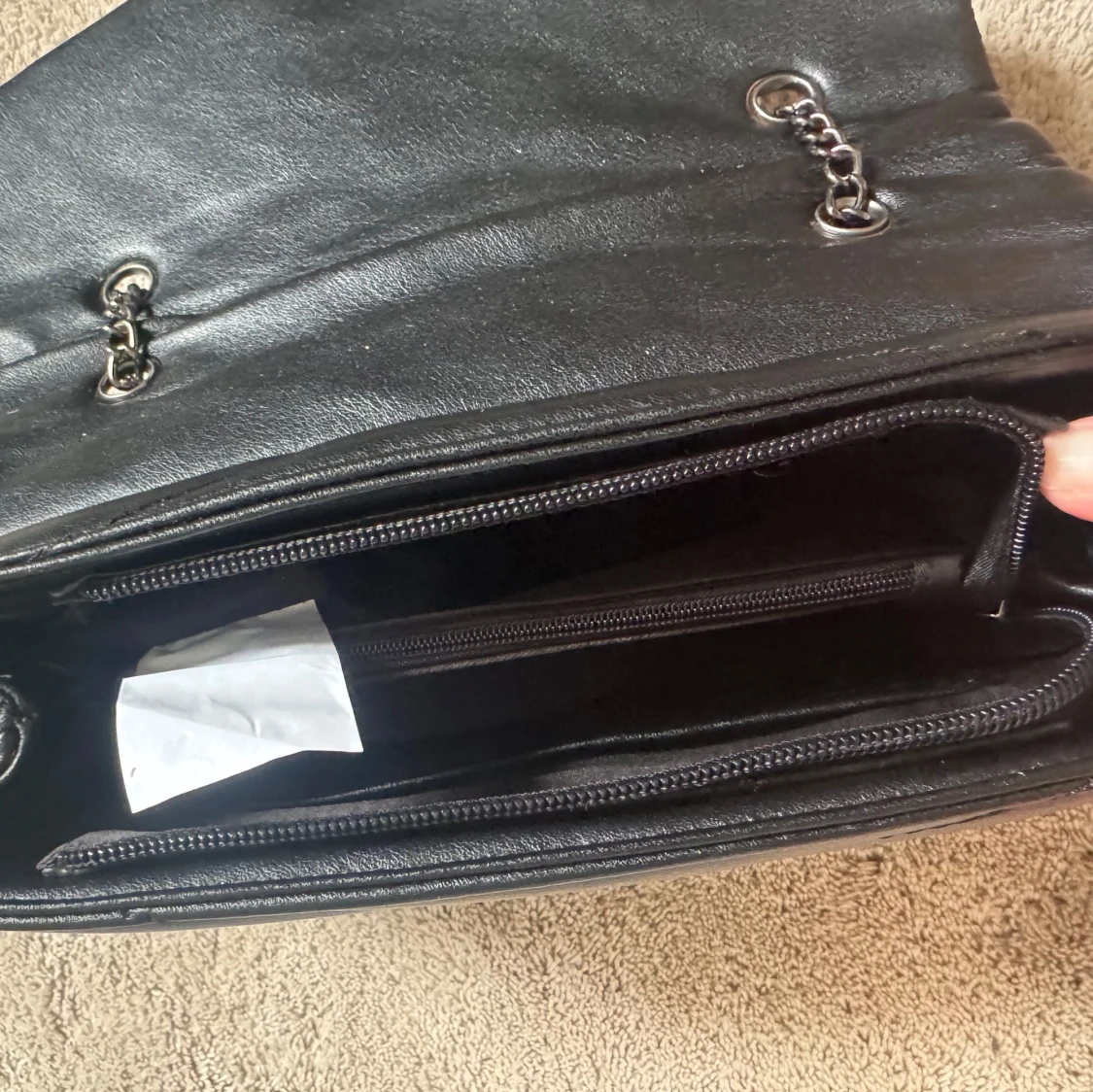 Svart quiltad axelväska  - 3