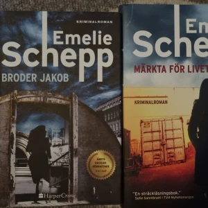 Broder Jakob / Märkta för livet - Två spännande kriminalromaner om åklagare Jana Berzelius, fulla av mysterier och mörka hemligheter. Perfekt för dig som gillar nervkittlande deckare och vill följa med på en resa genom Norrköpings undre värld. Schepp är prisad deckarförfattare och böckerna är riktiga bladvändare. Inbundna