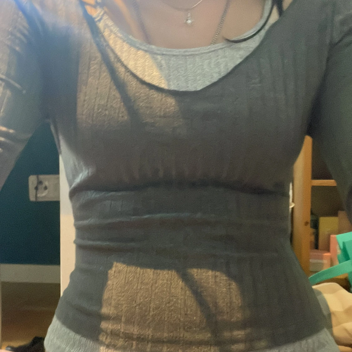 Grå ribbad långärmad tröja