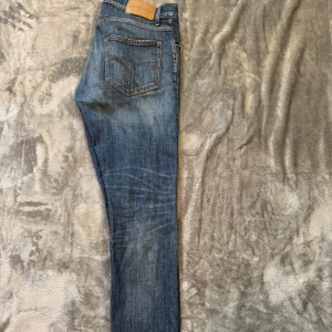  Tiger of Sweden jeans - Tjena! Säljer ett par sjukt snygga tiger of sweden jeans i sjuk bra skick, använda ett fåtal gånger! Skick 9/10. W30 L30. Hör av er vid fler frågor eller funderingar, mvh