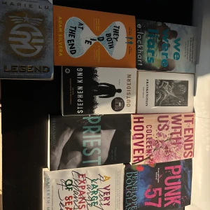 Böcker kända från bla. Tiktok - Ett flertal böcker som ligger och dammar, säljer helst alla i pack men skicka dm om ni vill ha någon separat.