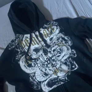Echo Unlimited hoodie MMA ELITE👀 - as fet ecko unltd hoodie använd få gånger beast skick🙏 den sitter ganska stor för large dock så va beredd på det, lowkey mellan large och XL😰❤️‍🩹