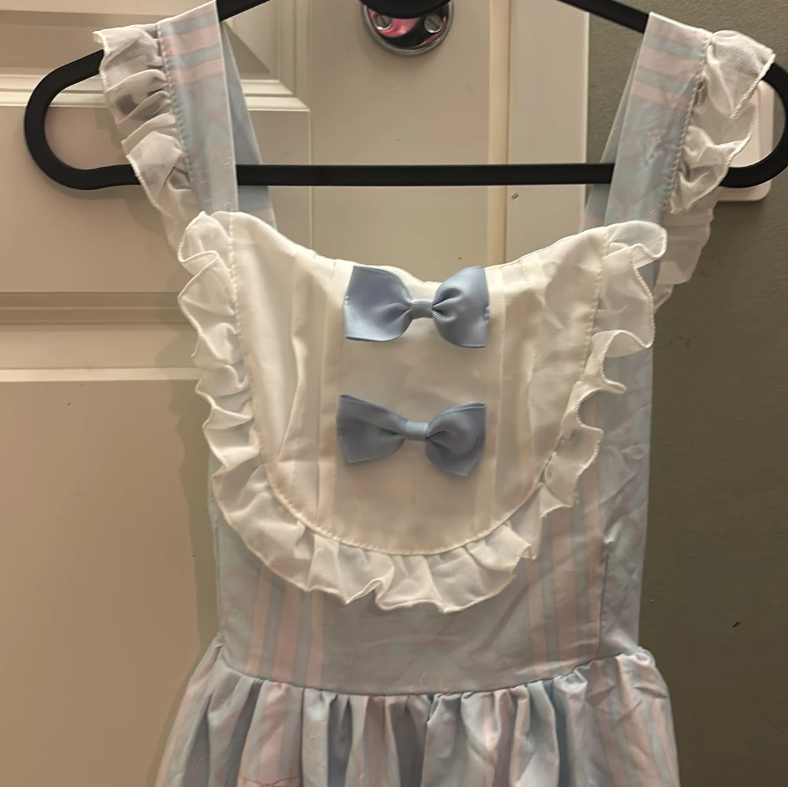 Blå långklänning med kattmotiv och rosetter - 3