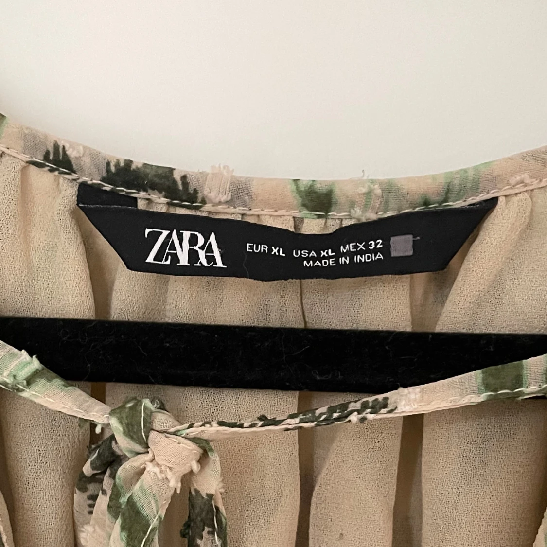 Grön mönstrad kortklänning från Zara - 1